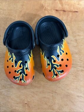 Crocs Kids Size 7 Flame-Print Clogs
